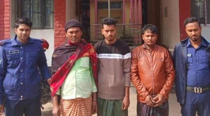 সাতক্ষীরায় পুলিশ ফাঁড়িতে হামলার ঘটনায় ৩ জন গ্রেফতার